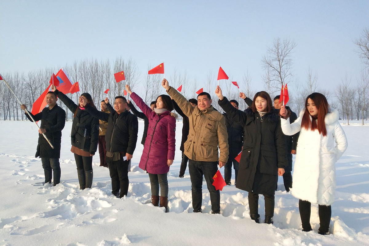 陸臺公司雪地拉練活動